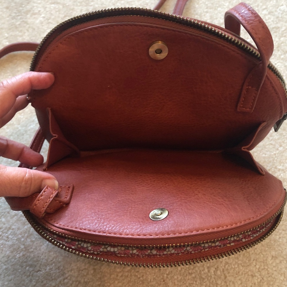 Woven look crossbody purse - Picture 4 of 7